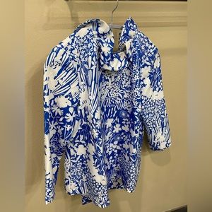 Tuckernuck top size medium blue and white